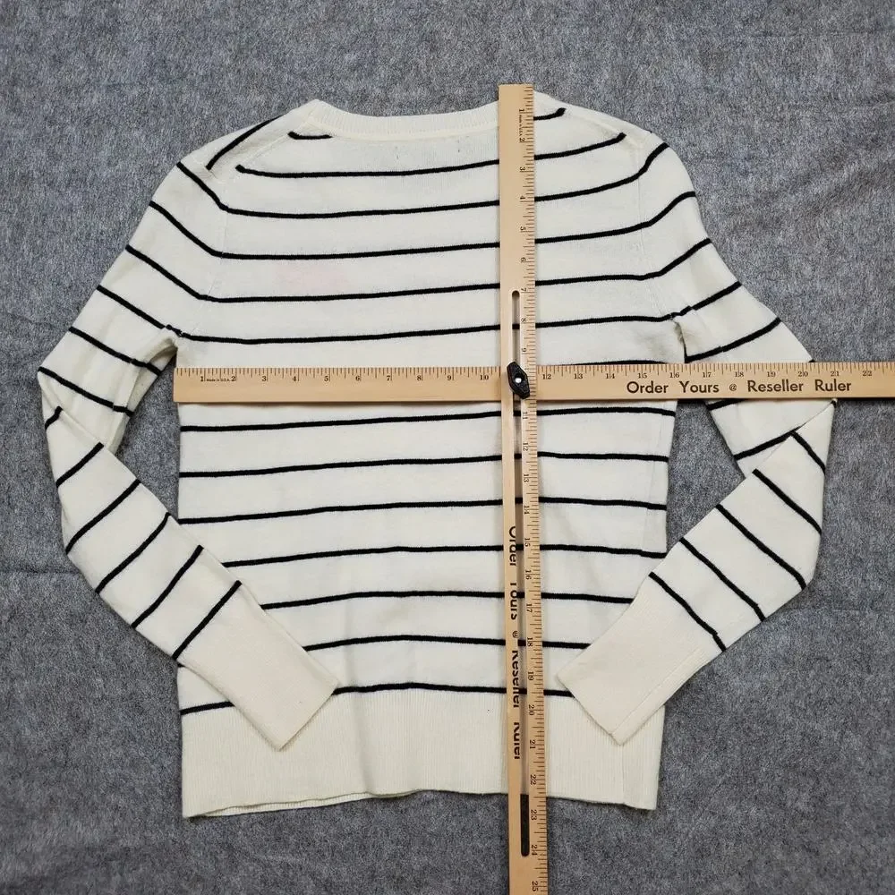 Banana Republic Sweater Womens Extra‎ Small Merino Wool Novelty Kiss Valentine